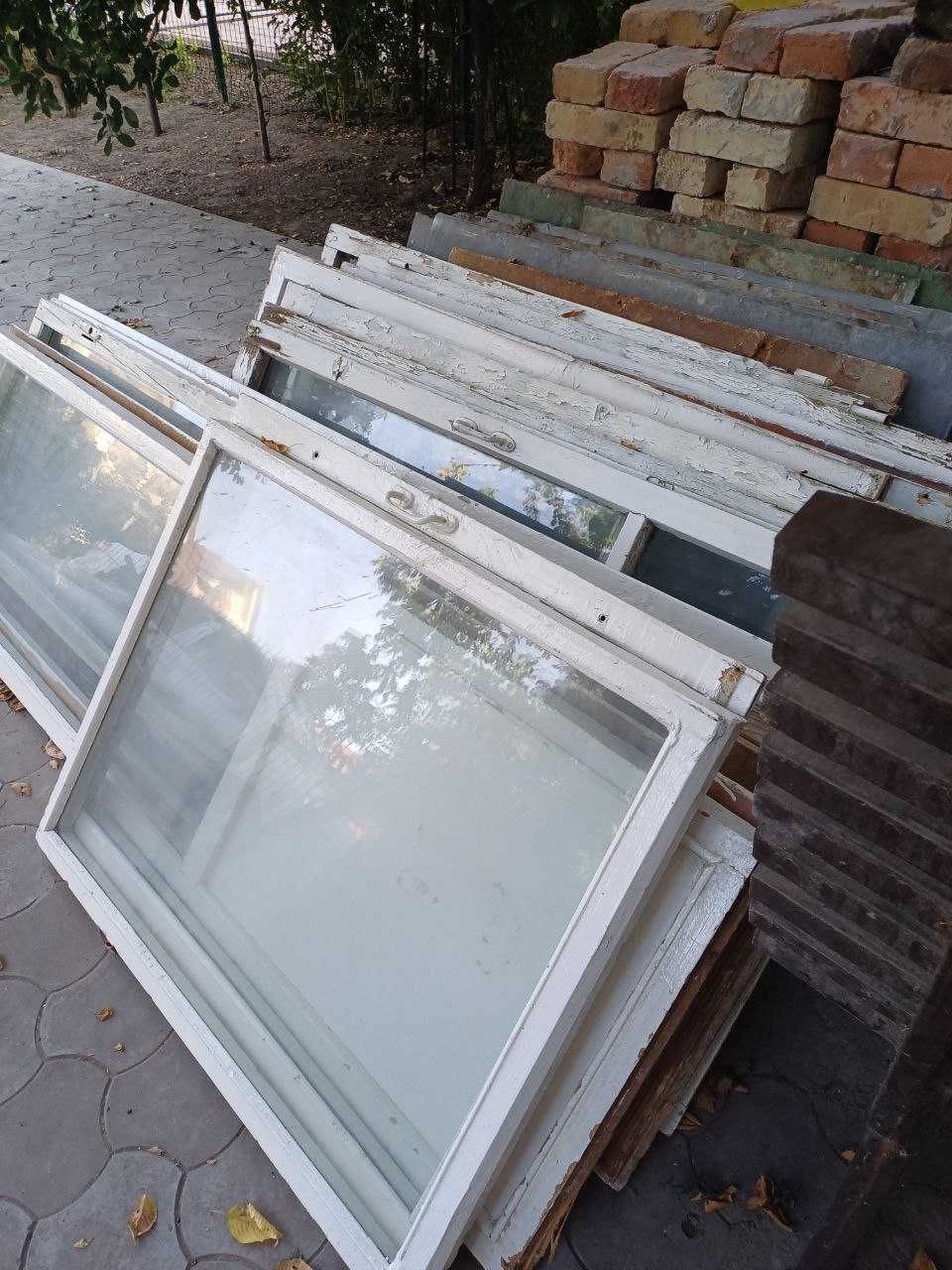Продаю доски, окна двойные деревянные, двери деревянные, кирпичи б/у