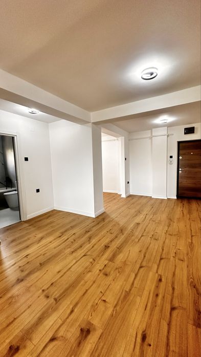 Proprietar ,vand ap 3 camere spatios  ,Promenada Moll