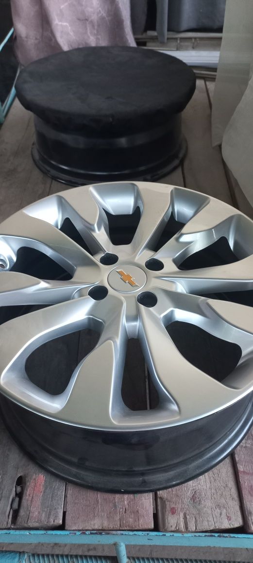 R 17 4×100 yengi taqilmagan diska