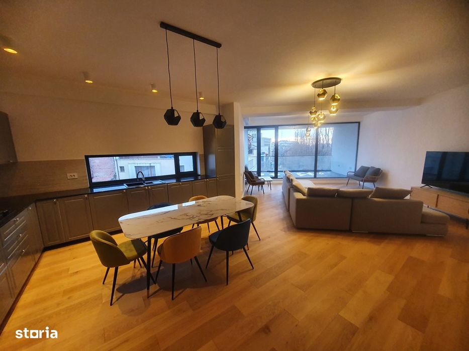 Inchiriere penthouse 4 camere ***LUX