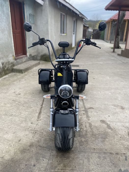Vand triciclu electric ca nou !