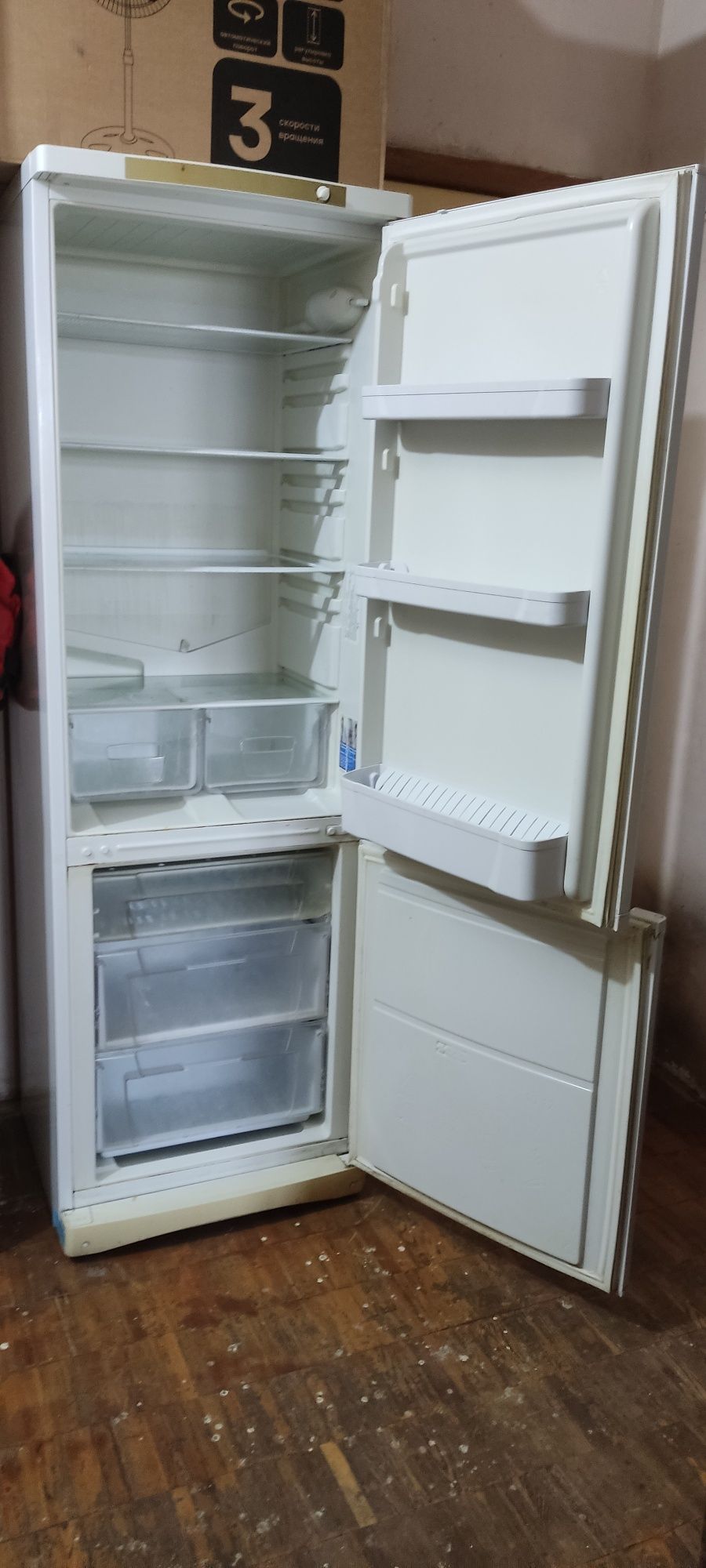 Холодильник Indesit 185 см.
