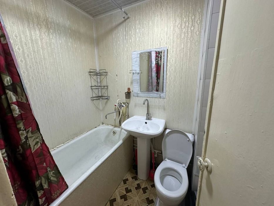 Сдается 1 комнатная квартира 
С обстановкой 
Этаж: 3
Район: Радуга
Цен