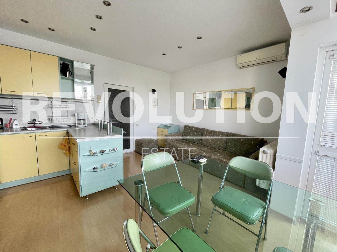 Дава се под наем Двустаен апартамент в Варна, Младост 2 - 55 кв.м за 400 € - Снимка #7