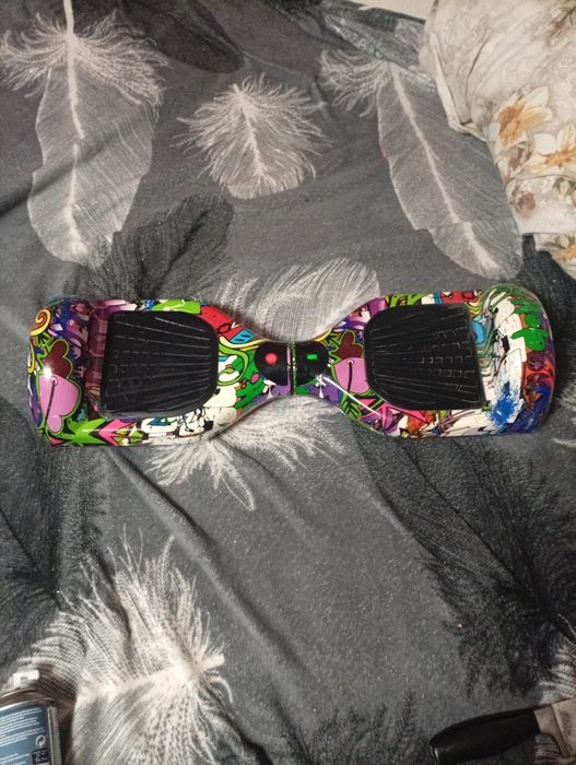 Vând hoverboard aproape nou foarte puțin folosit are și bluetooth