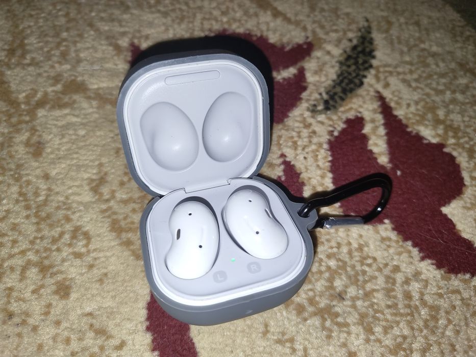 Casti samsung galaxy buds live
