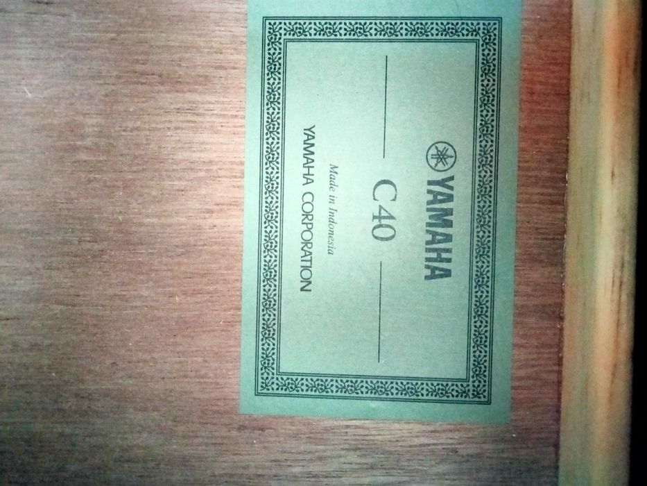 Yamaha C40 с вграденa електроника Fishman 301