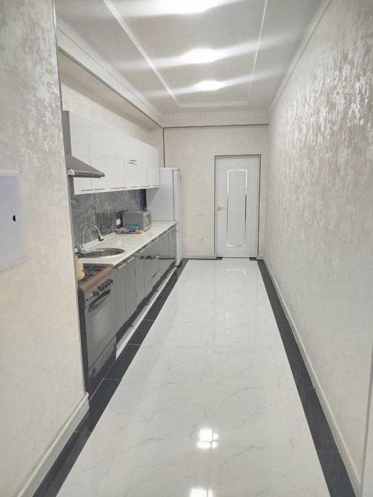 3-комнатная, 4/8, Центр, ориентир Чехова и метро Ойбек`