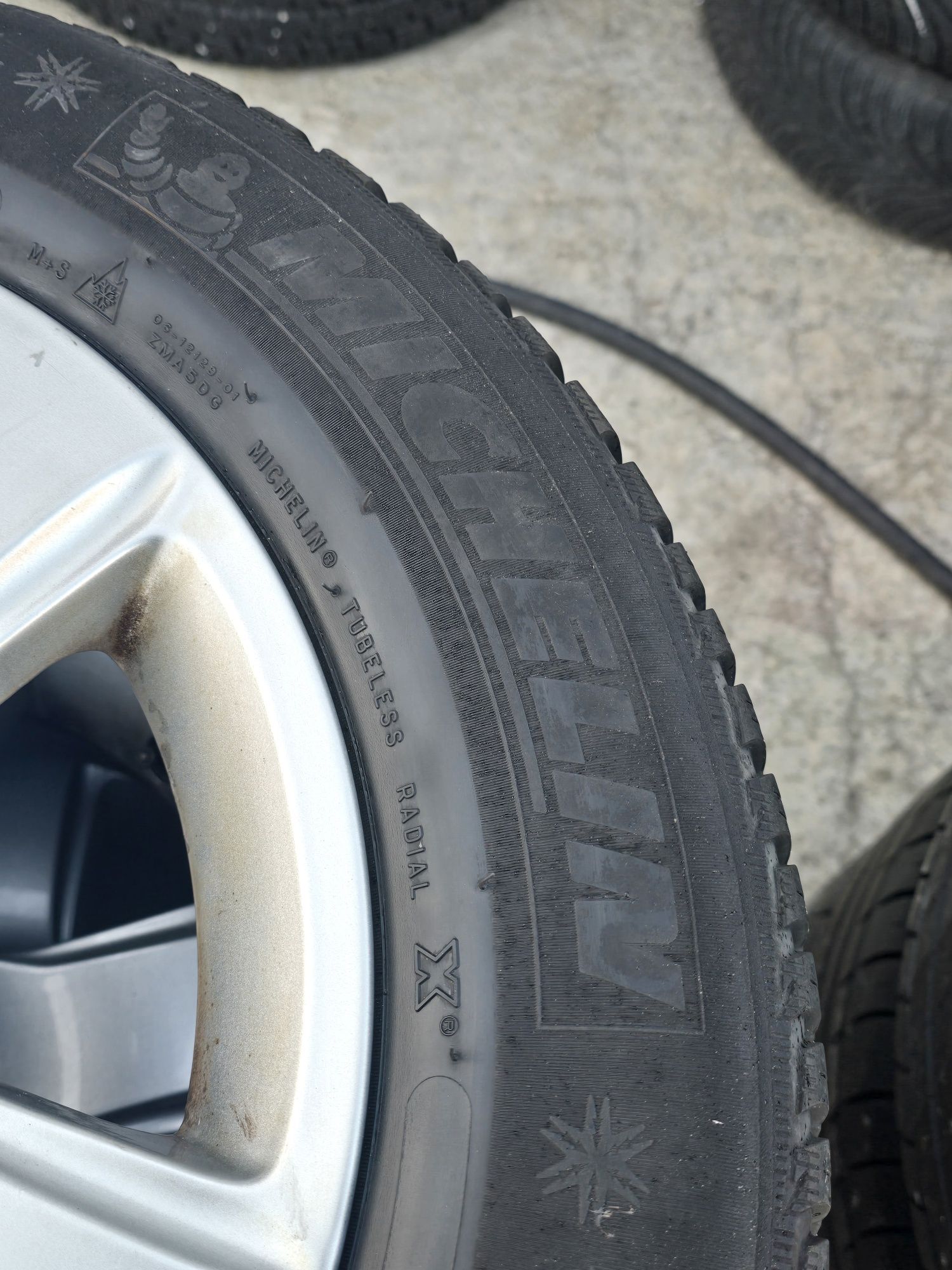 4 Броя 215/60/16 Michelin 2x6,2mm 2x5mm