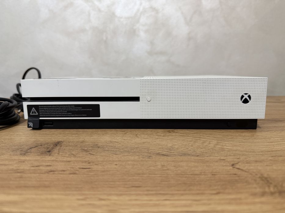Xbox One S alb 1Tb+controller original+jocuri Fifa,Minecraft,The Crew2