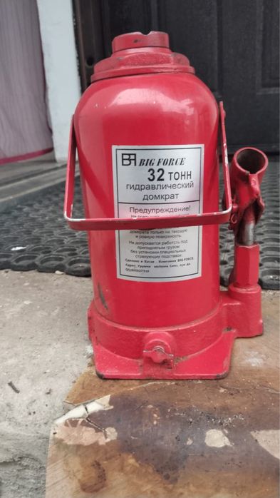 продам домкрат 32 тонн