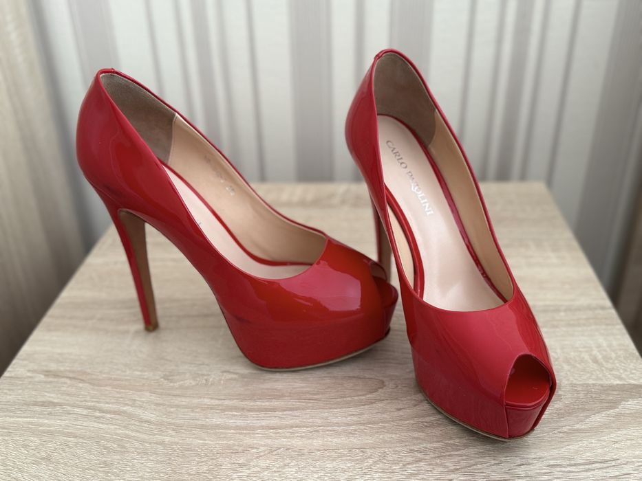 Туфли алого цвета Carlo Pazolini