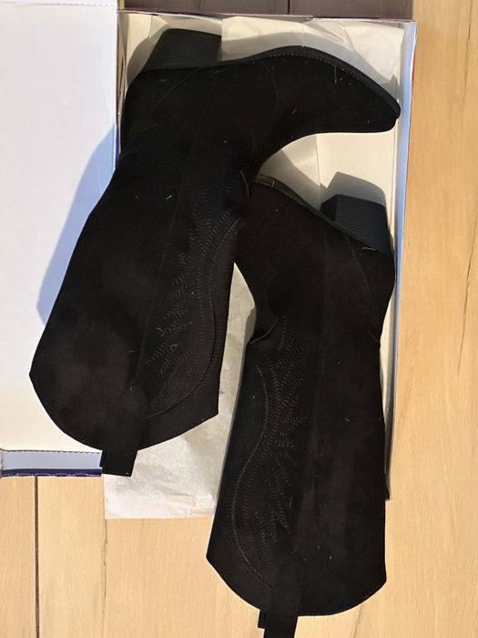 Cizme de cowboy brodate din piele întoarsă artificială