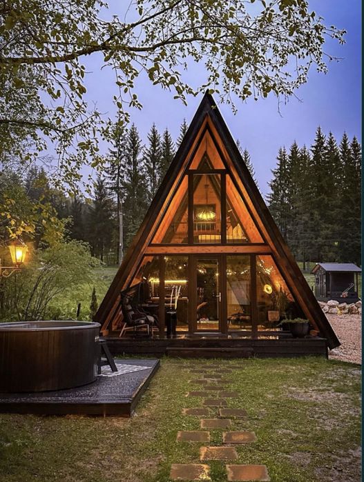 Cabana A-frame rustic de vacanta