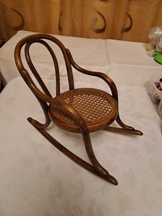 balansoar lemn papusi vechi stil Thonet