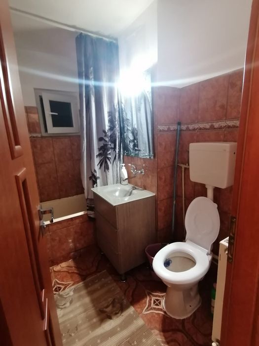 Închiriez apartament cu 2 camere la  etajul 3 în Lăpuș
