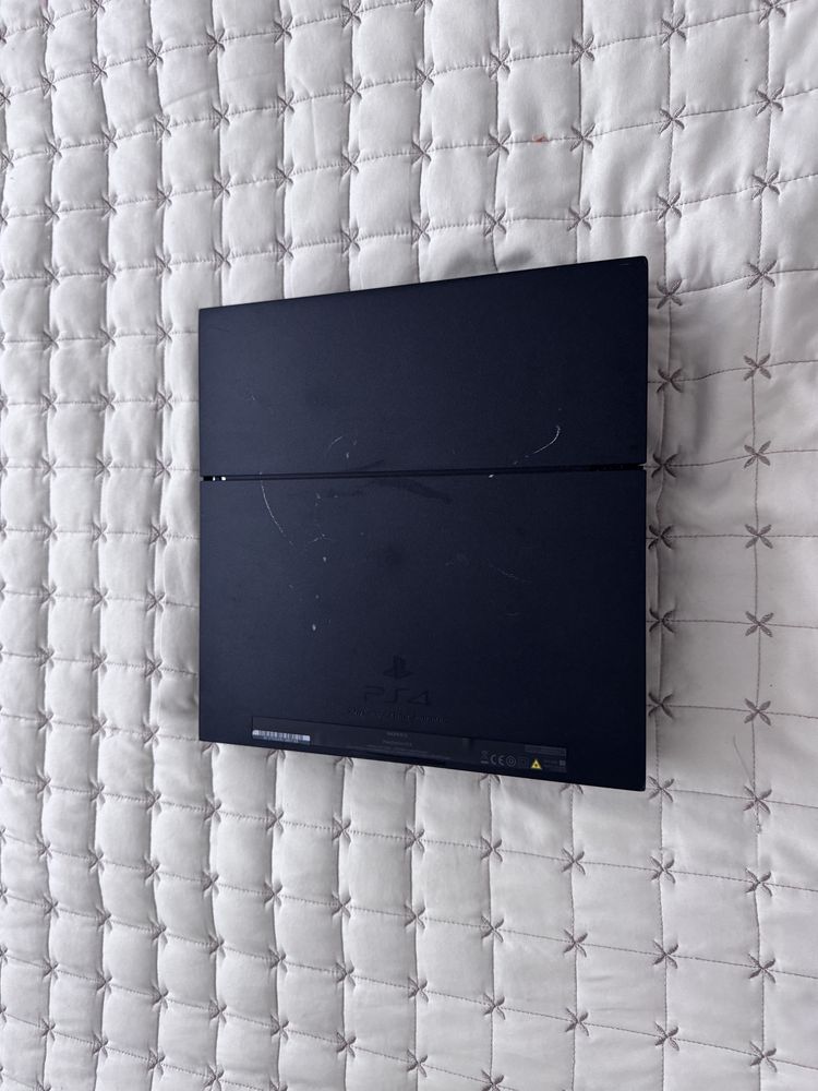 Ps4 slim , Ps4, 17 игри , с кабели , 4 контролера.