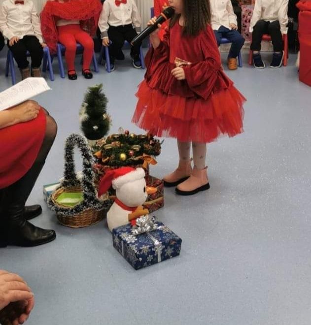 Rochita fetita 4-5 ani