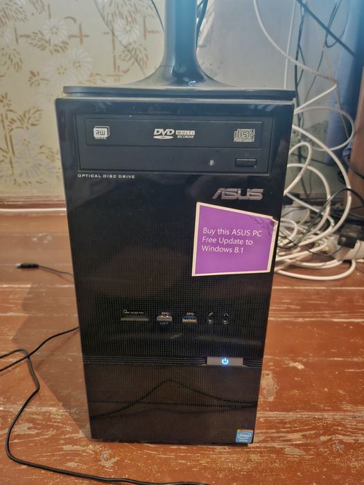 Настолен компютър+колонки и субуфер лоджитек+ LG Монитор 19 инча
