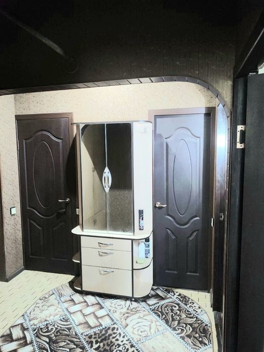 Срочно  продаётся трех конатная квартира