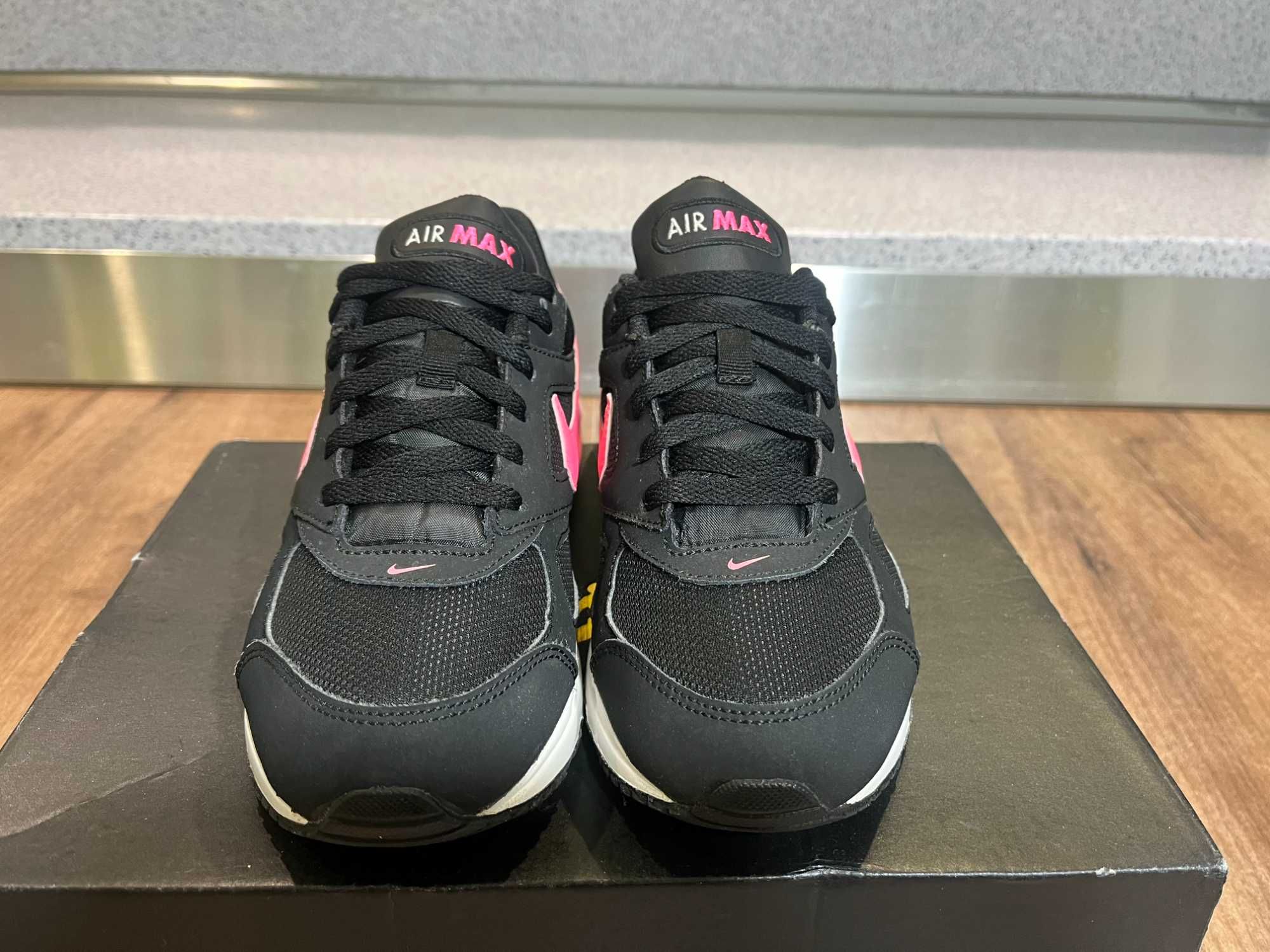 ОРИГИНАЛНИ ** Nike Air Max Ivo / Black Pink