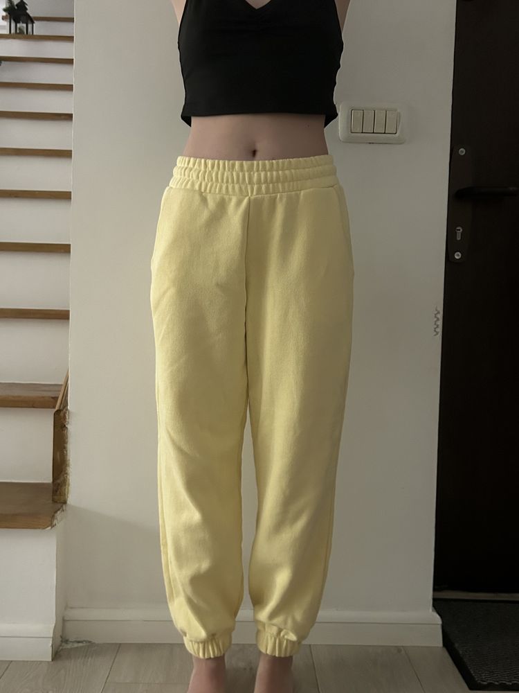 Pantaloni de trening