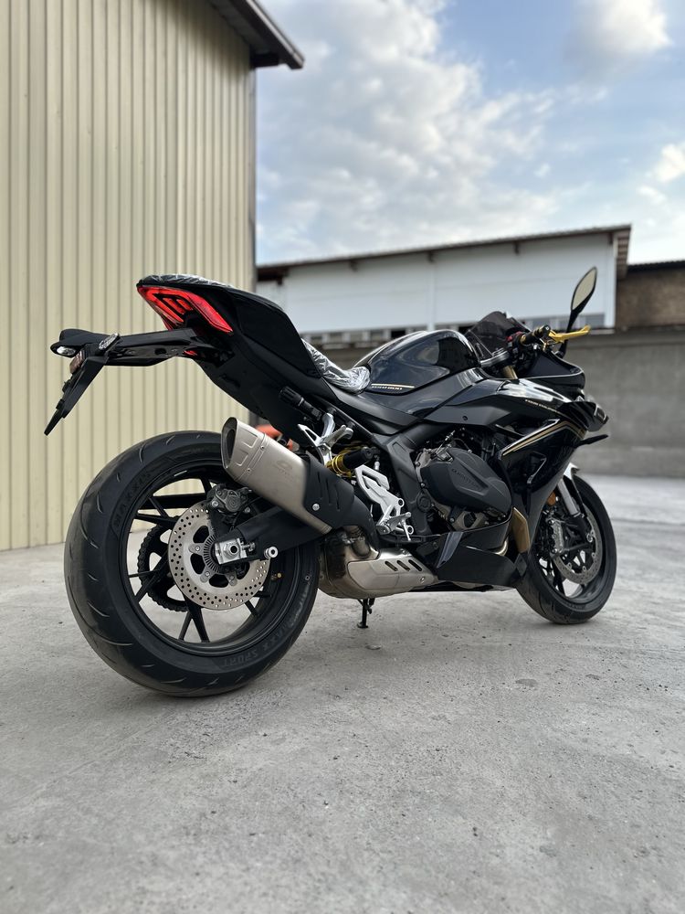 Mototsikl QJMOTOR 800RR мотоцикл новый