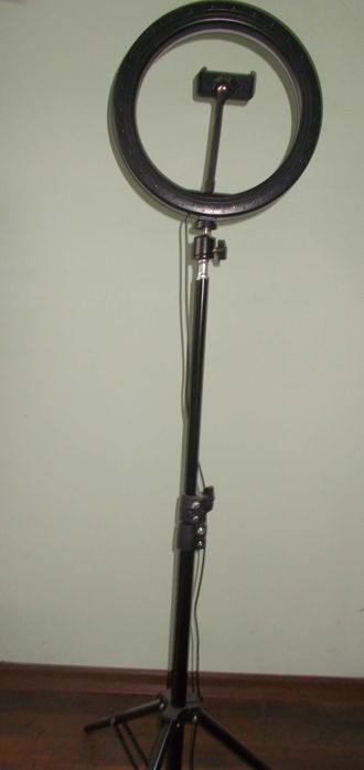 LED лампа със стойка