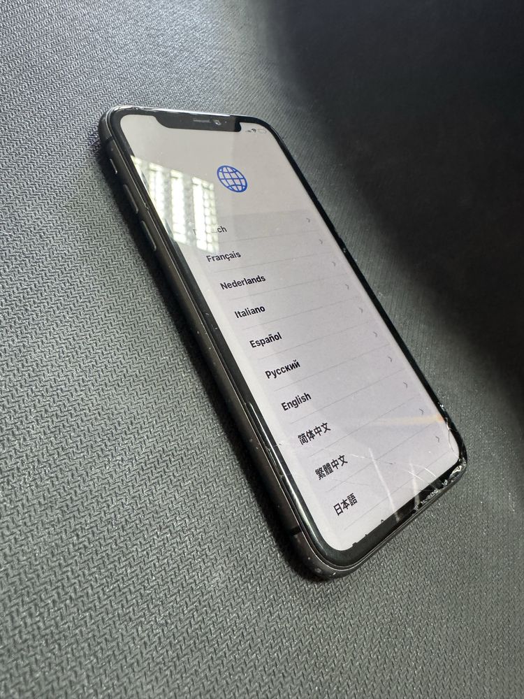 iPhone 11 64gb - заключен с айклауд