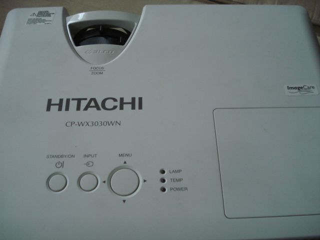 videoproiector hitachi CP-WX3030WN + o lampa noua