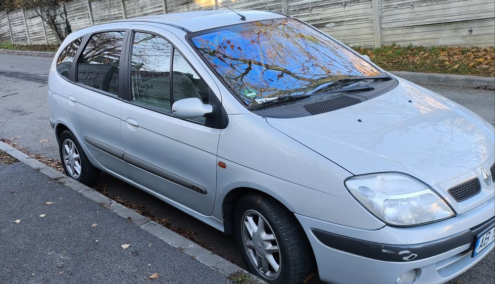 Renault megan scenic 1.6 benzina cu cutie de viteza automata 2002