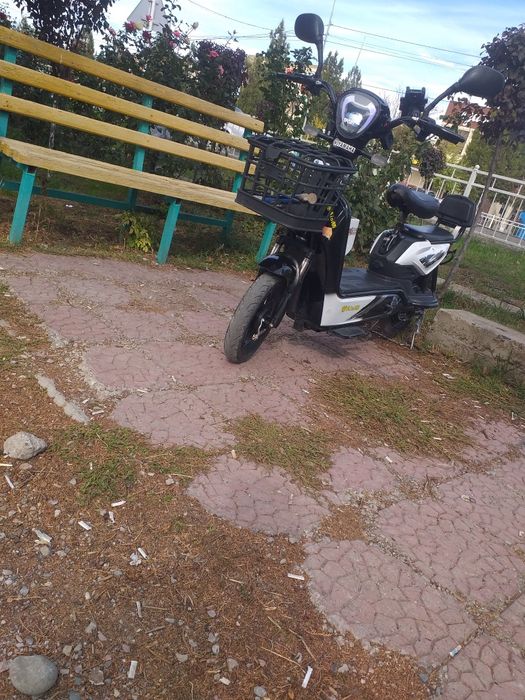 Продаётся электро скутер Ais