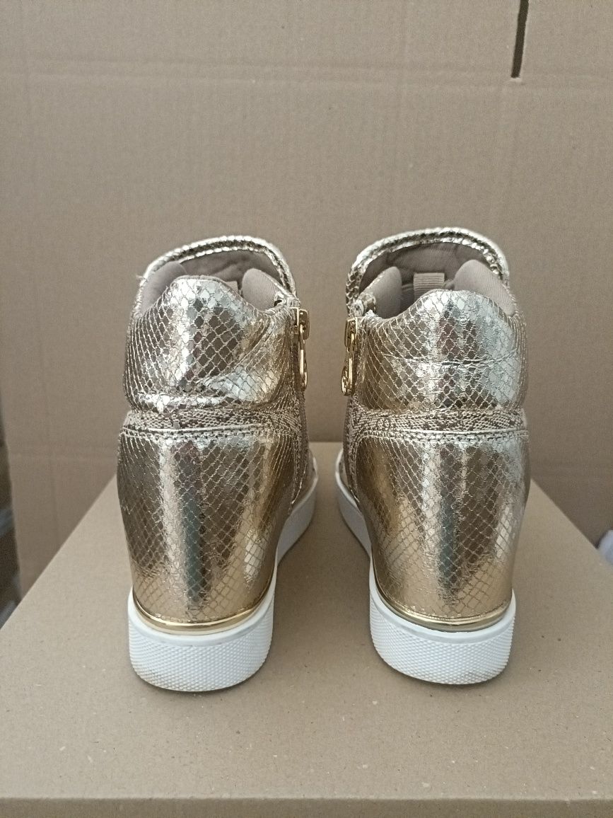 Сникърси Guess номер 37 код 41A
