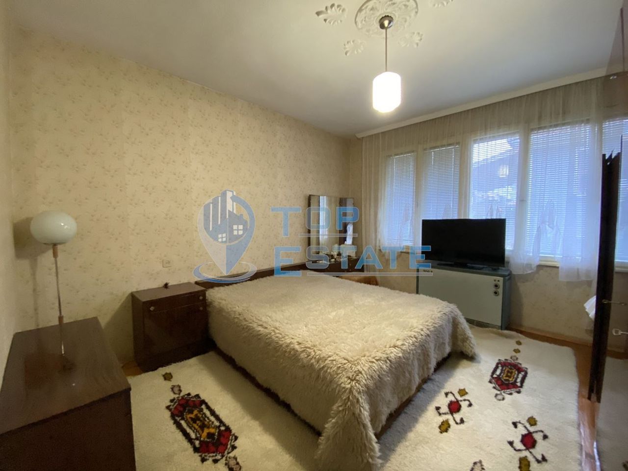 Продава се Къща в Елена - 420 кв.м за 250 €/кв.м - Снимка #1
