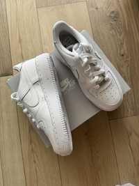 Adidasi Nike Air Force 1, marimea 35,5, alb