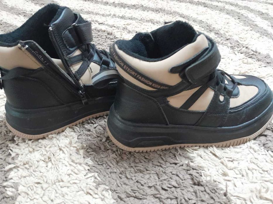 продам ботинки-кроссовки весна осень 36 рр