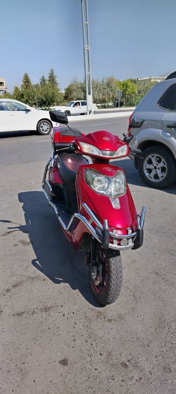 Wasat Elektroskuter 50 km dan ko'p yuradi