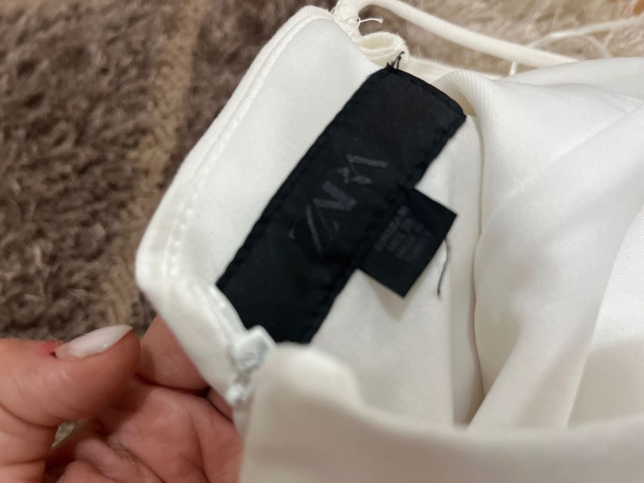 Нова рокля Зара неносена