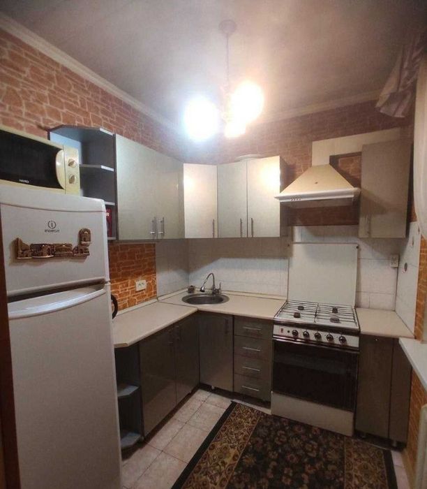 Продаётся 2х комнатная 2/1/4 Массив Феруза