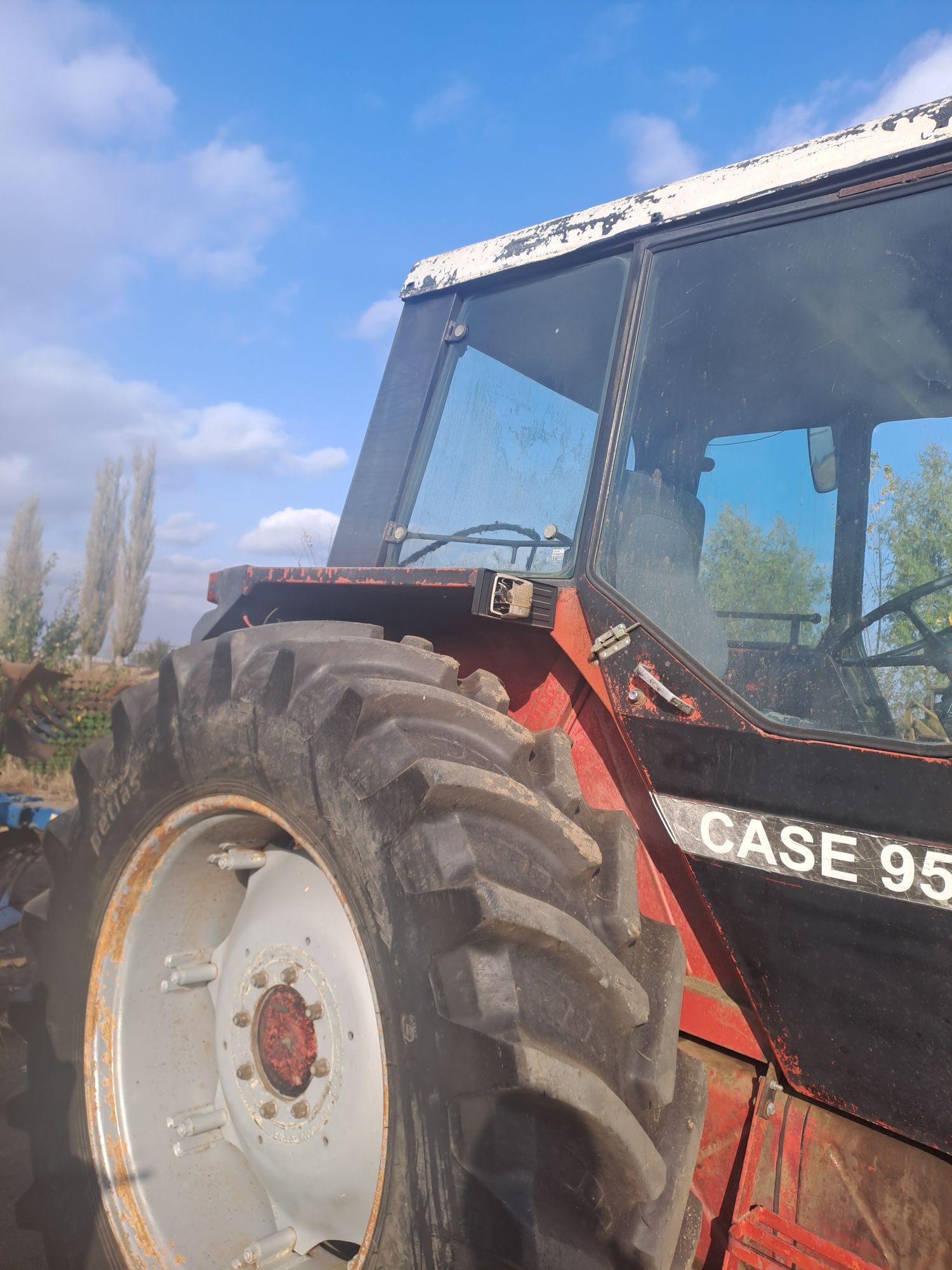 Vând tractor internațional case 955