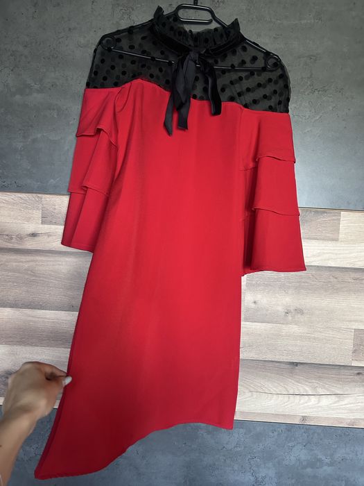 Rochie ocazie rosie cu plasa neagra