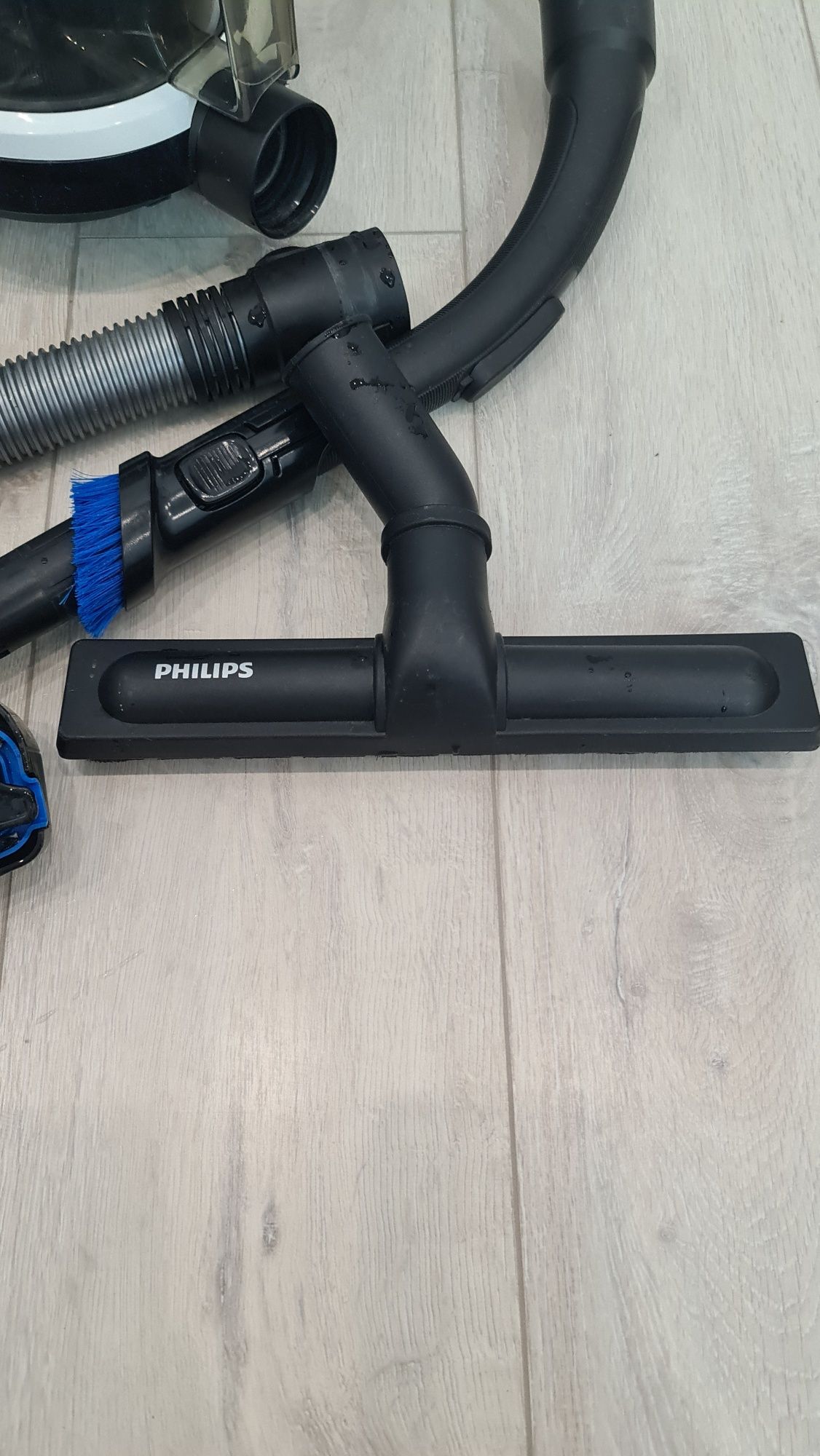 Продаётся пылесос Phillips power pro compact