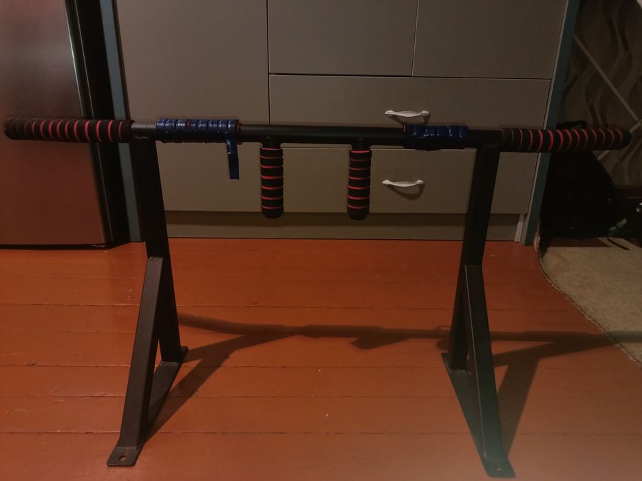 Продам турник настенный