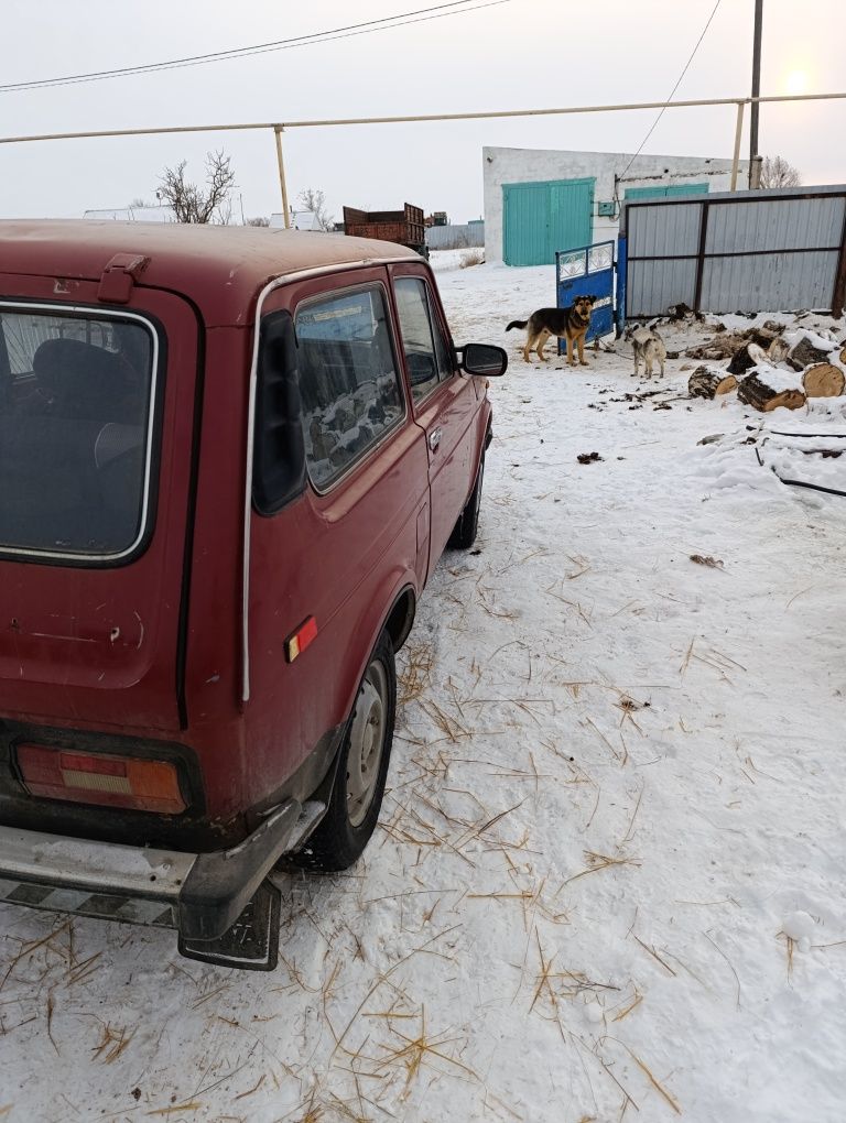 Продам ниву все работает раздатка двигатель все отлично работает.