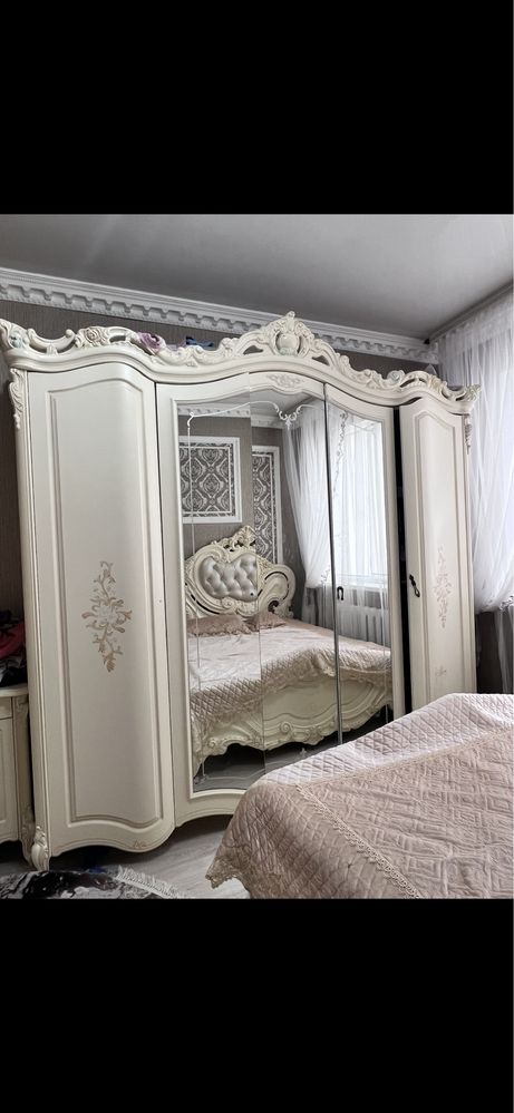 Продам роскошную  королевскую спальную гарнитуру