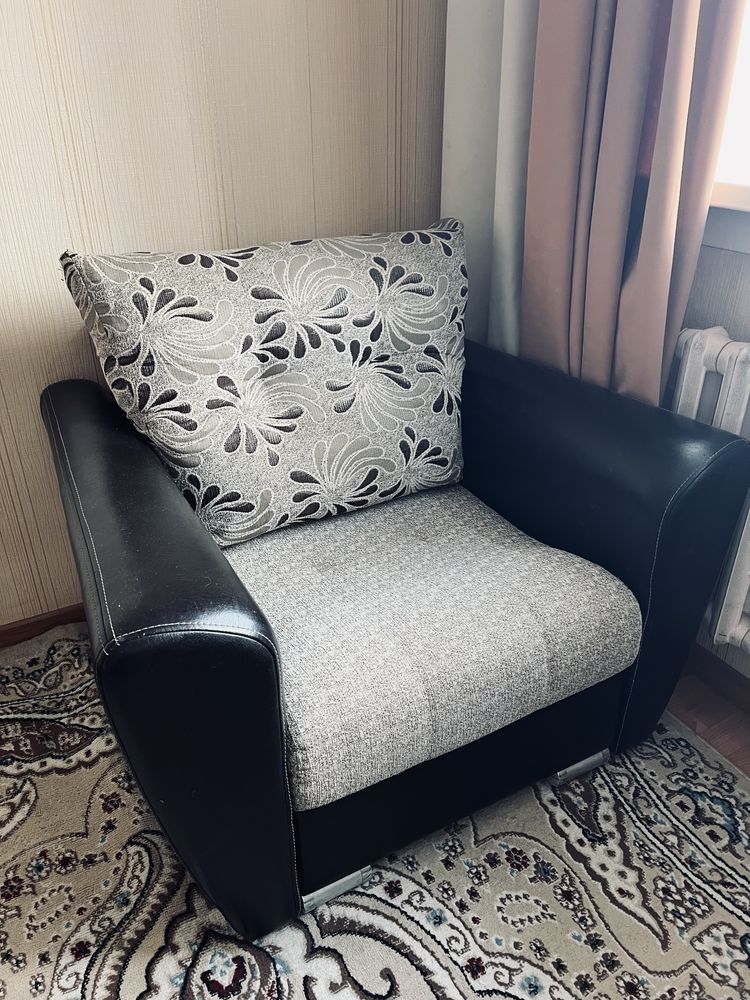 Продам диваны и кресло