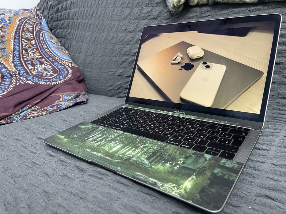 Macbook air 2019 . 8/256