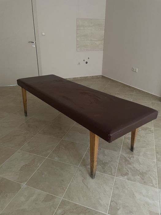 Дървена кушетка