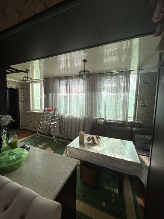 Продаёт квартира  срочна