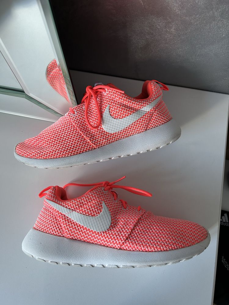 Nike Roshe One дамски маратонки 38 номер